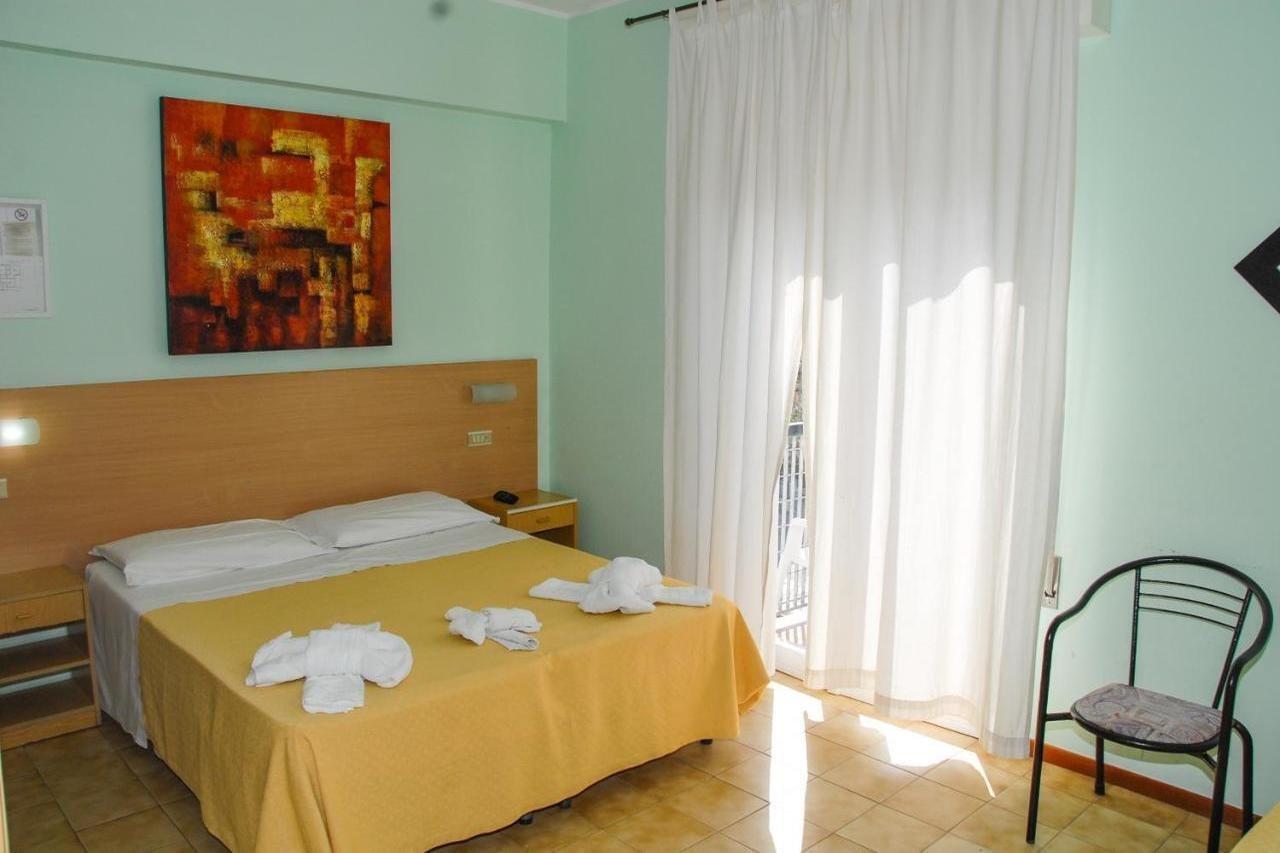 Hotel Marinella ريميني المظهر الخارجي الصورة