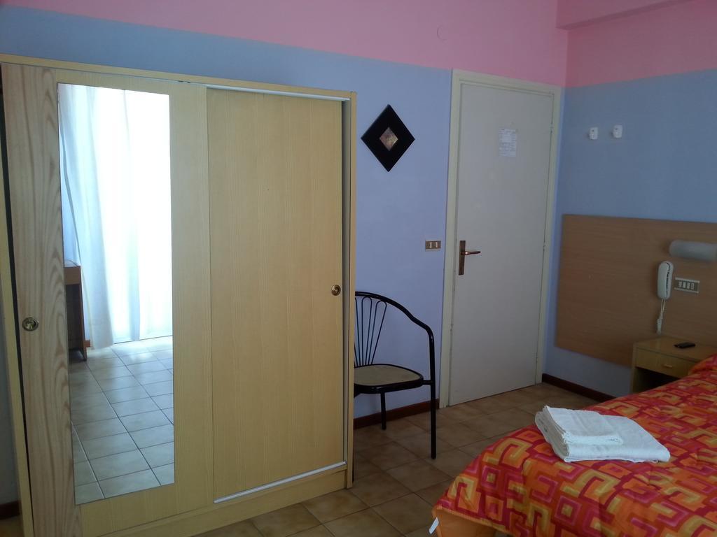 Hotel Marinella ريميني المظهر الخارجي الصورة